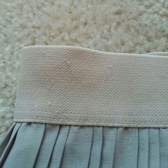 BCBG Maximazria Pleated Skirt - Picture 5 of 7